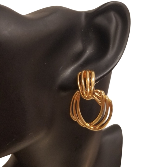 MONET VINTAGE GOLDTONED OPEN DESIGN DOORKNOCKER STYLE CLIP ON EARRINGS - Picture 2 of 5